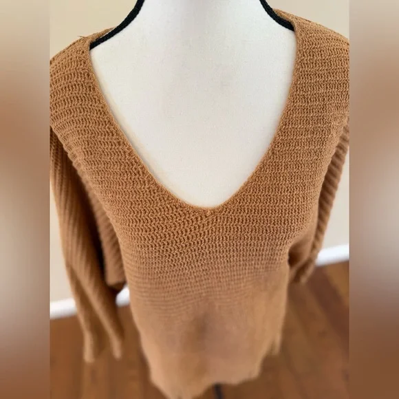 American Eagle chenille sweater with a relaxed fit - Picture 6 of 7